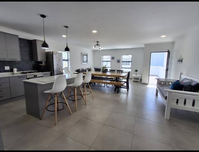 4 BEDROOM HOUSE FOR SALE IN SANDY POINT